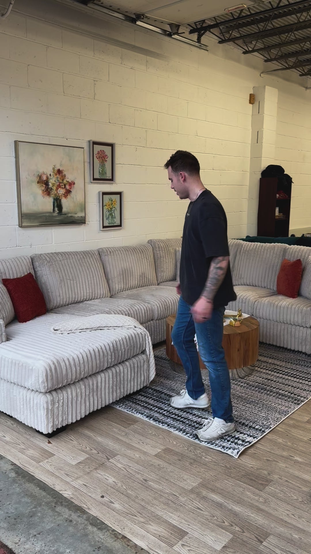 <span class='visually-hidden'>Load video: </span>1